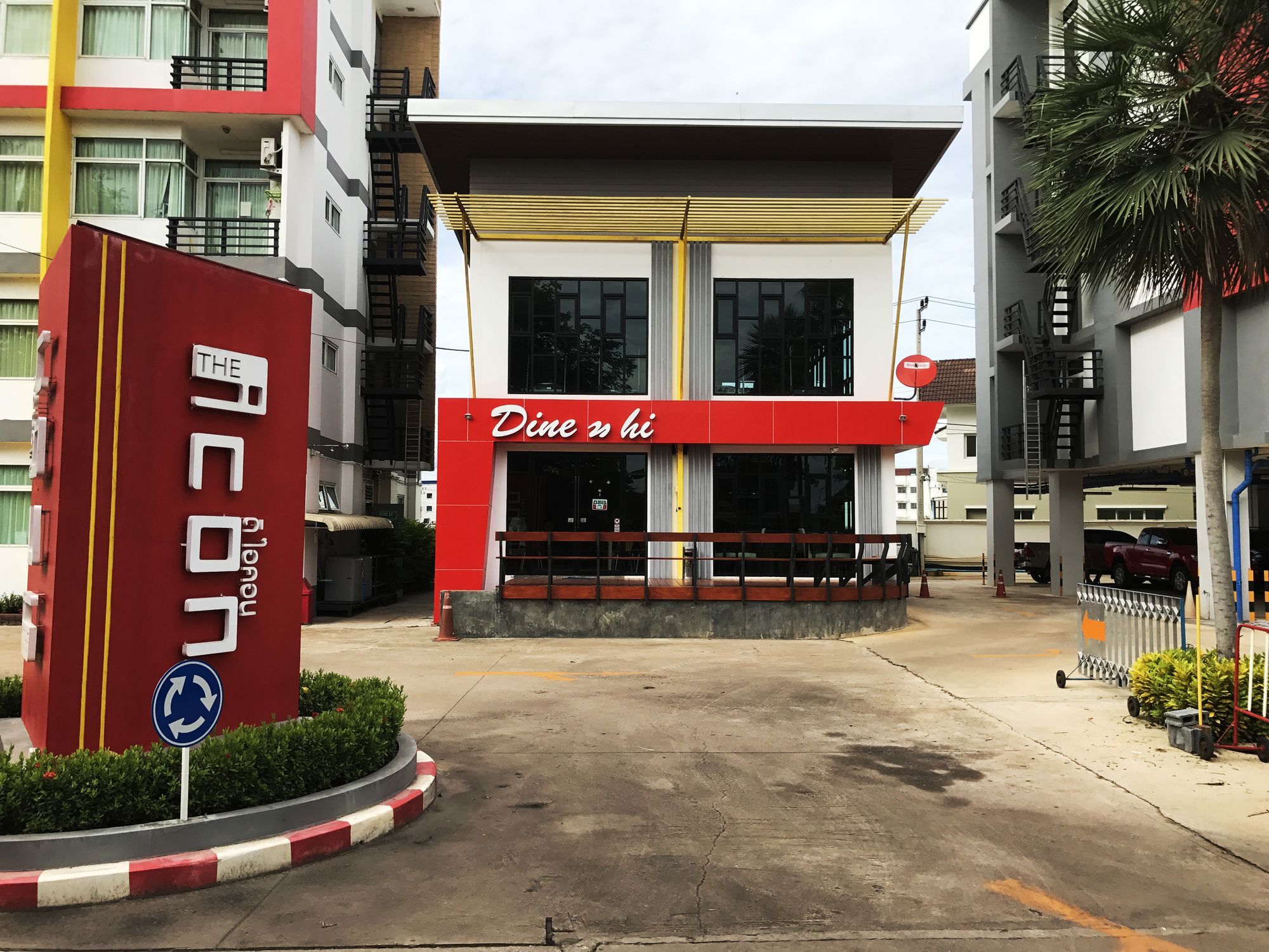 The Icon Service Apartment Si Maha Phot Exterior foto